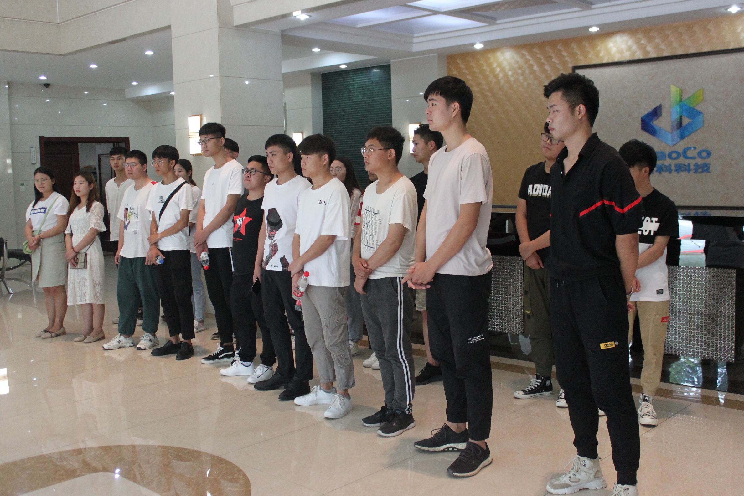 色婷婷AV一区二区三区之红樱桃