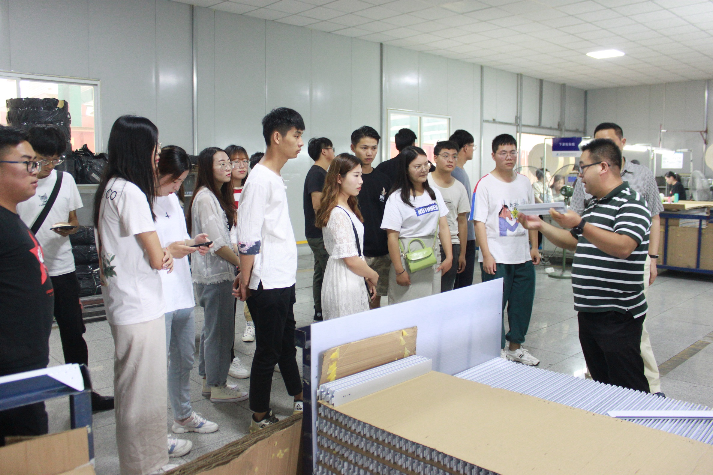 色婷婷AV一区二区三区之红樱桃