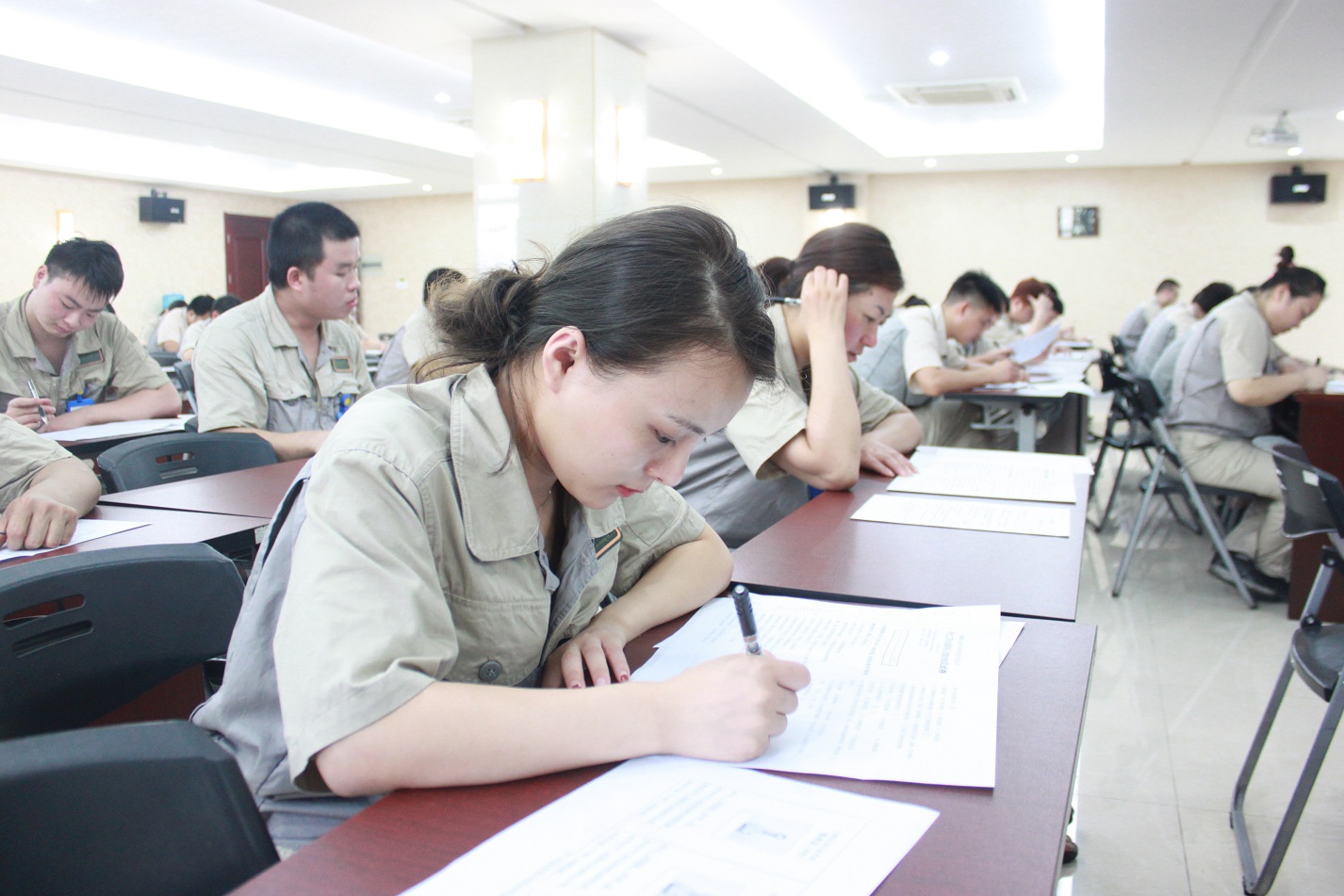 色婷婷AV一区二区三区之红樱桃