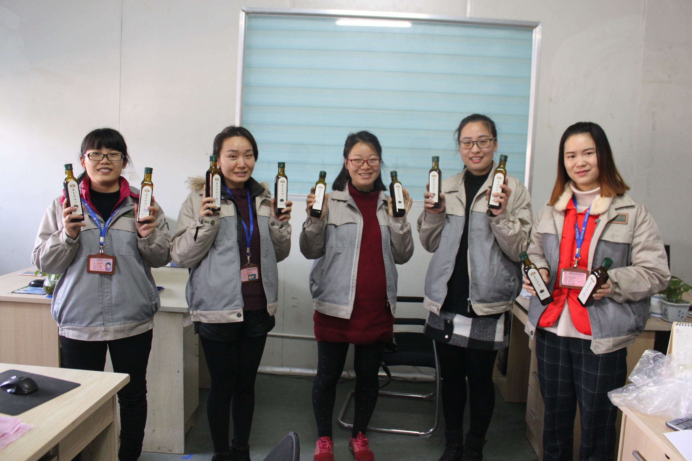 色婷婷AV一区二区三区之红樱桃